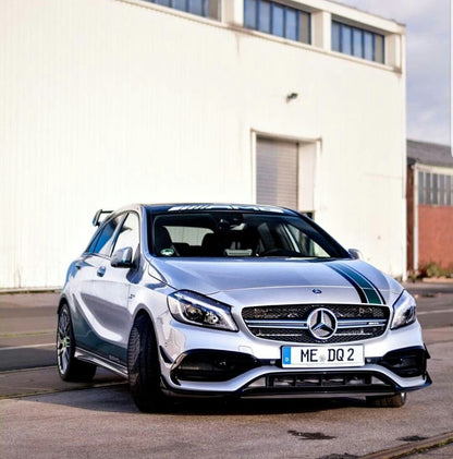 Aero kit anteriore installato su Mercedes Classe A W176 argento – vista frontale sportiva