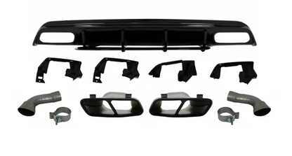 Kit diffusore stile A45 per Mercedes Classe A W176 con terminali doppi e componenti inclusi – vista frontale nero lucido