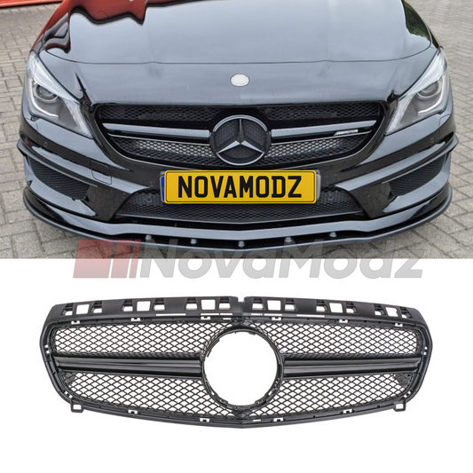Griglia stile AMG nera per Mercedes Classe A W176 mostrata installata sull’auto e in vista prodotto su sfondo bianco