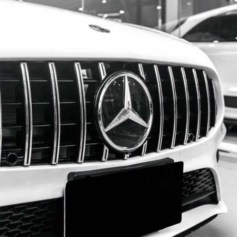 Griglia Panamericana cromata installata su Mercedes Classe A W177 – vista frontale dell’auto