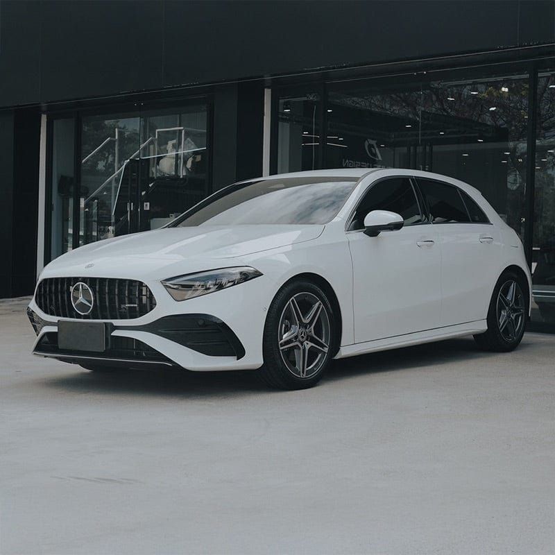 Griglia Panamericana nera installata su Mercedes Classe A W177 – vista frontale dell’auto